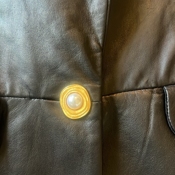 Vintage black leather jacket/coat with goldtone and pearl button - Picture 2 of 6